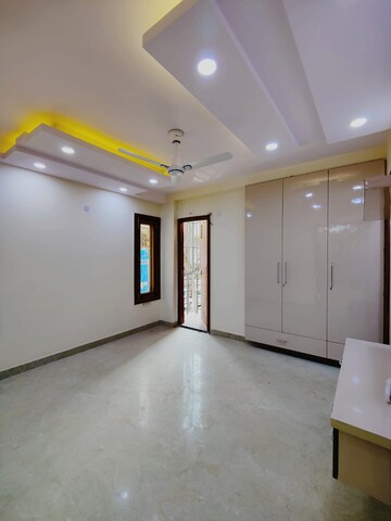 Room in 3 BHK Builder Floor at Pitampura – for Sale