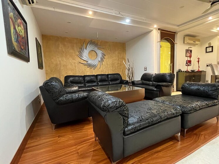 Living Room, pitampura 6+ Bedroom 1500 Sq.Yd. Independent House In Pitampura Delhi 7817680