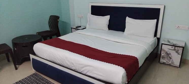 Room, sector 51 Pg For Boys & Girls In Sector 51 7817714