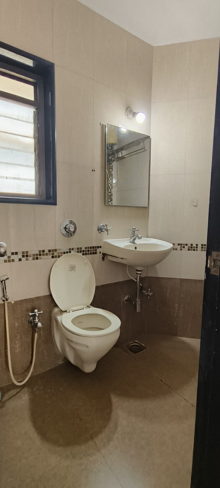 Bathroom, hoshang-baug 2 Bedroom 750 Sq.Ft. Apartment In Santacruz East Mumbai 7817755