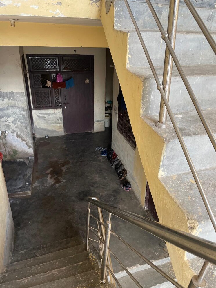 Balcony, upsidc site b 6+ Bedroom 90 Sq.Yd. Independent House In Upsidc Site B Greater Noida 7817764