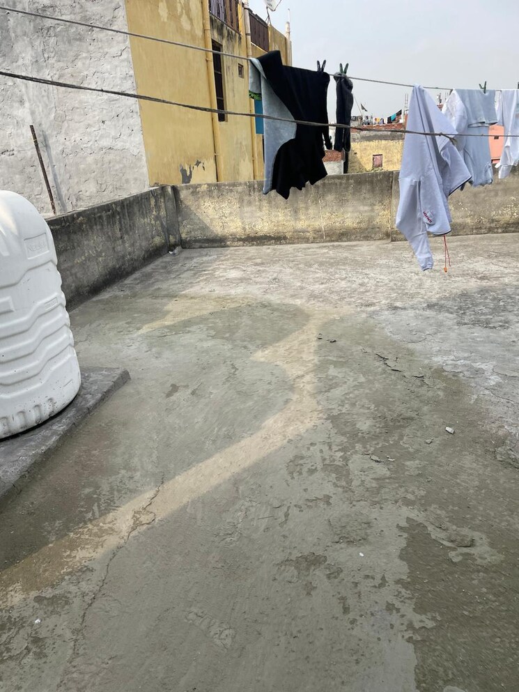  Parking, upsidc site b 6+ Bedroom 90 Sq.Yd. Independent House In Upsidc Site B Greater Noida 7817764