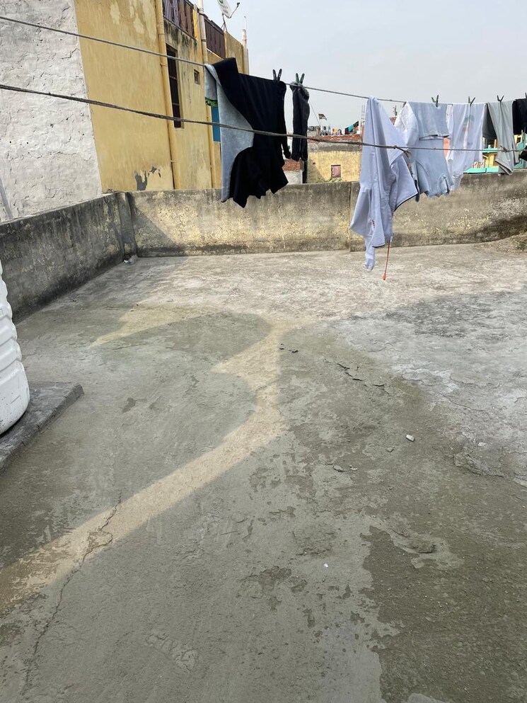  Parking, upsidc site b 6+ Bedroom 90 Sq.Yd. Independent House In Upsidc Site B Greater Noida 7817764