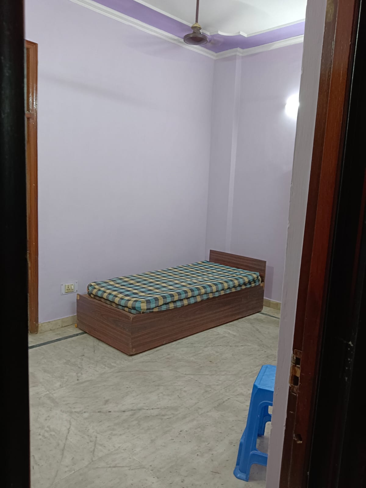 1 BHK Builder Floor For Rent in Lajpat NagaR-4