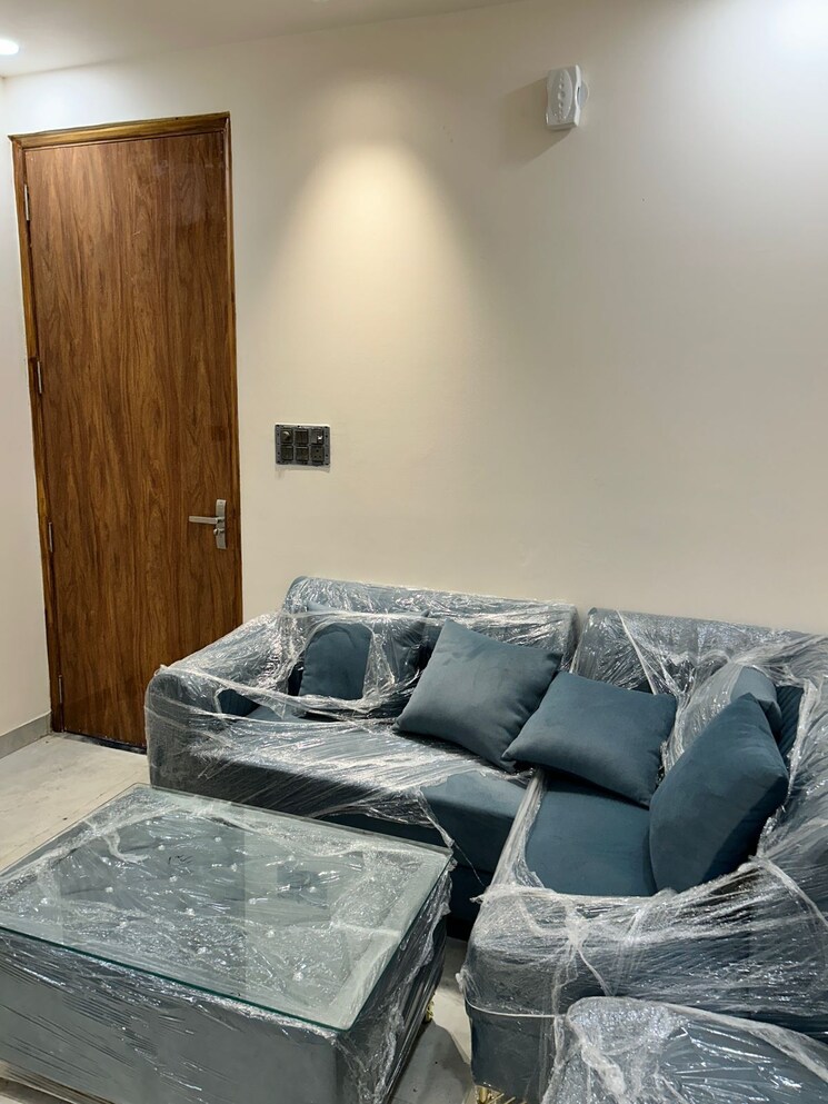 Living Room, sector 52 1 Bedroom 600 Sq.Yd. Builder Floor In Sector 52 Gurgaon 7818014