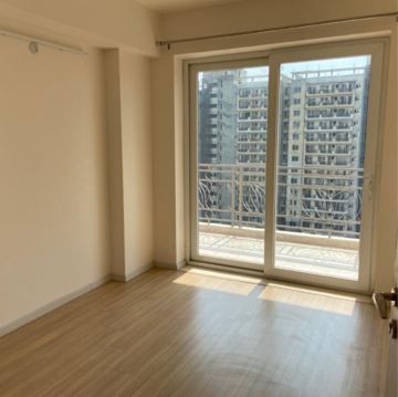 Room in 3 BHK Apartment at DLF The Skycourt, Nawada Fatehpur – for Sale