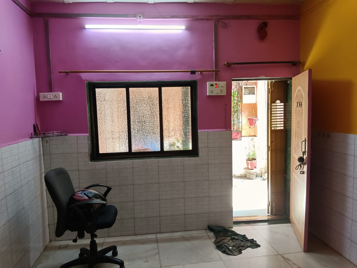 1 BHK + Servant Room Apartment For Sale in Kopri