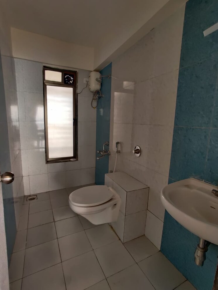 Bathroom, matoshree-pearl 2 Bedroom 900 Sq.Ft. Apartment In Mahim Mumbai 7818165