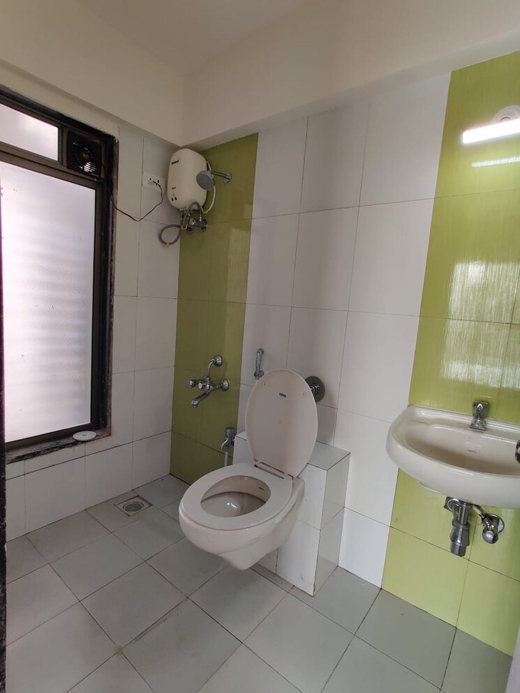 Bathroom, matoshree-pearl 2 Bedroom 900 Sq.Ft. Apartment In Mahim Mumbai 7818165