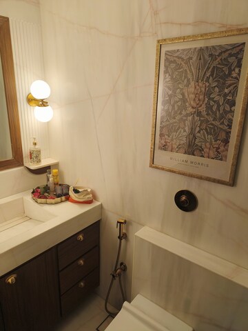 Master Bedroom in 3 BHK Apartment at Mittal Park, Juhu – for Rent