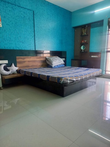 Room in 2 BHK Apartment at Kumar Park Infinia, Fursungi – for Sale