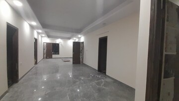 Room in 3 BHK Builder Floor at Sector 63 – for Sale