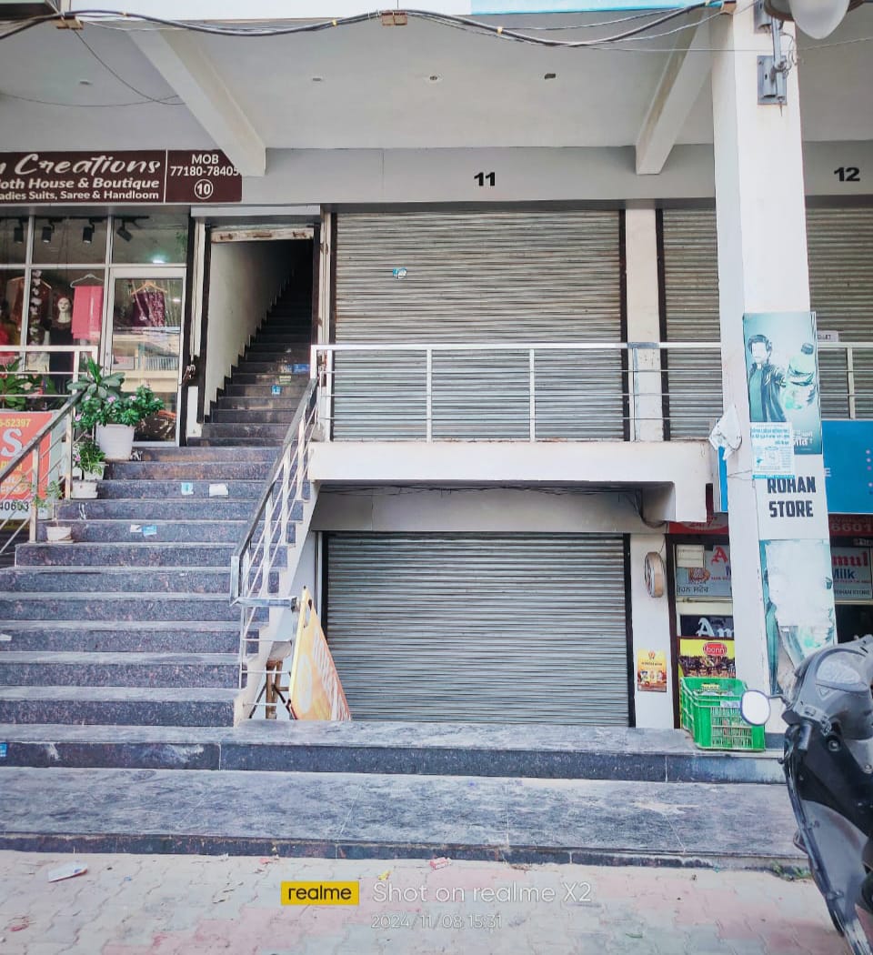 Showroom For Sale in 4 Story Built Up 