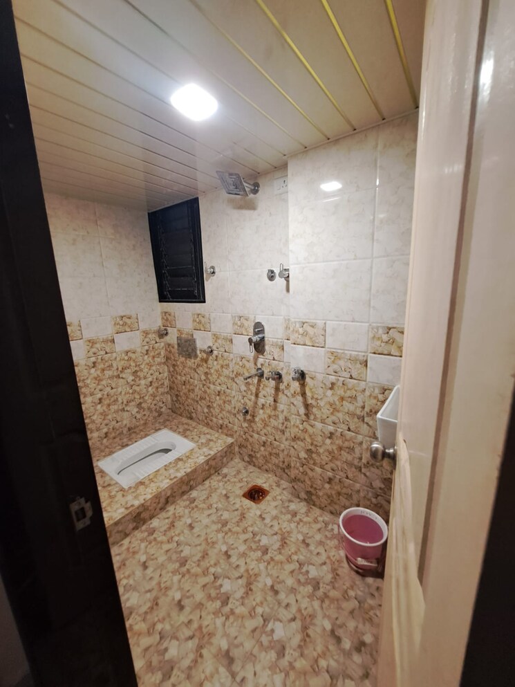 Bathroom, maruti-mahadev-nagar 2 Bedroom 975 Sq.Ft. Apartment In Sunil Nagar Thane 7818393