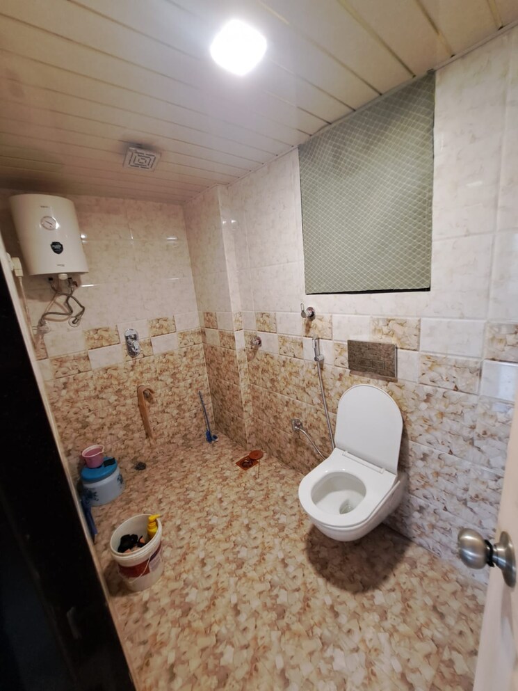 Bathroom, maruti-mahadev-nagar 2 Bedroom 975 Sq.Ft. Apartment In Sunil Nagar Thane 7818393