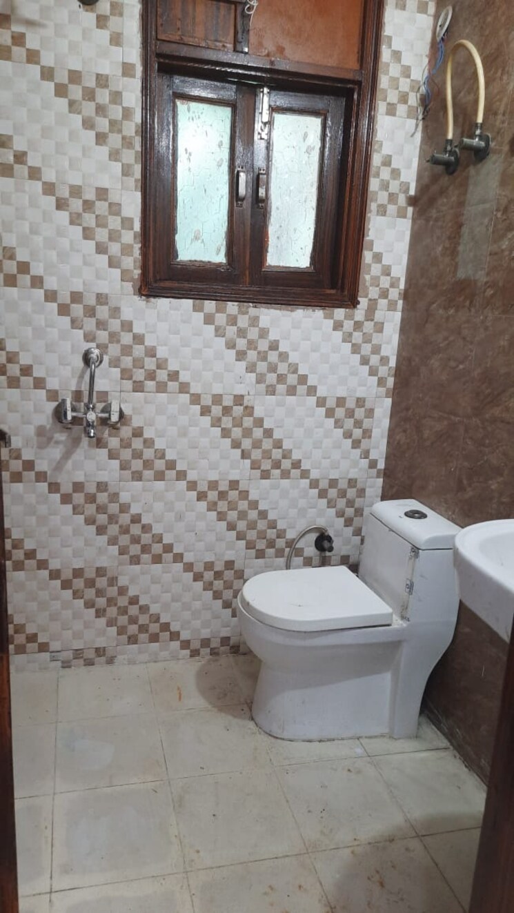 Bathroom, mahavir enclave 1 1 Bedroom 450 Sq.Ft. Builder Floor In Mahavir Enclave 1 Delhi 7818403