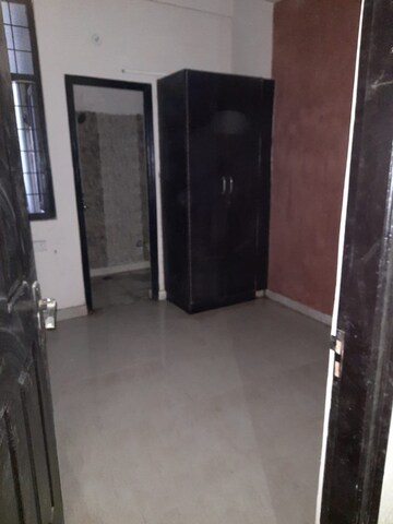 Room in 4 BHK Builder Floor at Shalimar Garden Extension ii – for Rent