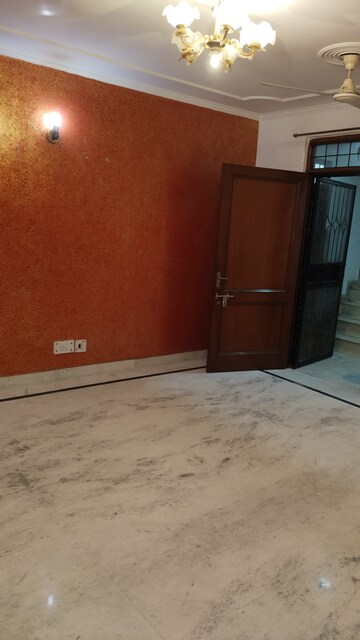 3 BHK Builder Floor For Rent in Saket