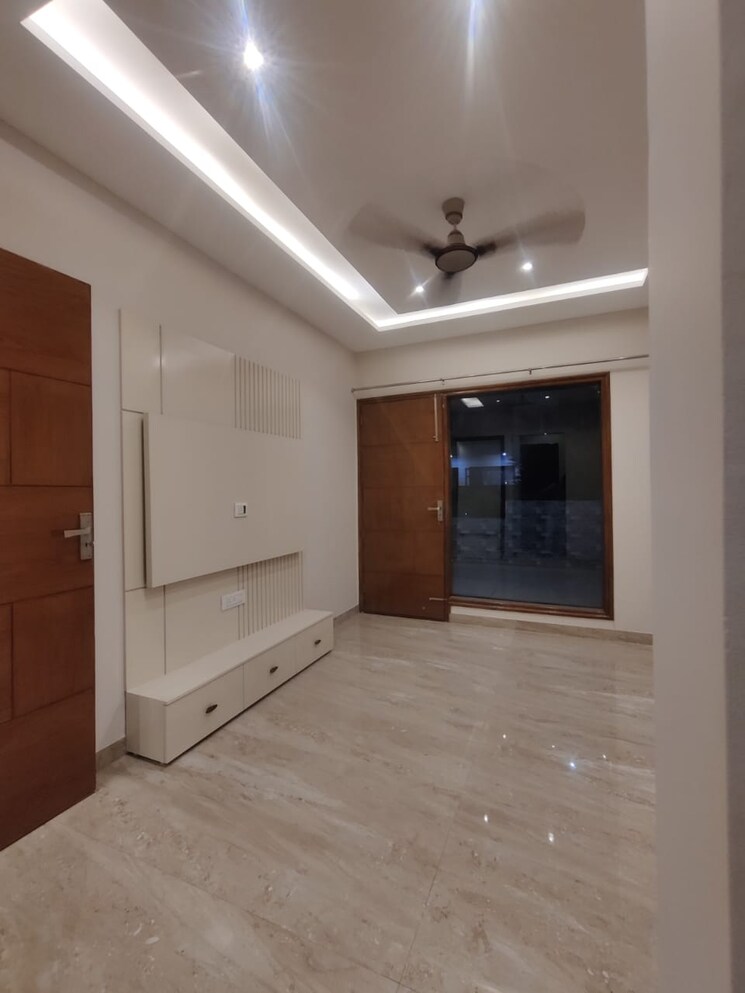 Room, sector 91 6+ Bedroom 5100 Sq.Ft. Independent House In Sector 91 Mohali 7818606