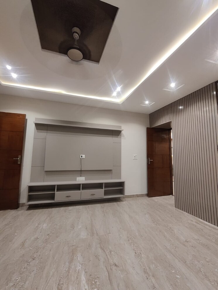 Room, sector 91 6+ Bedroom 5100 Sq.Ft. Independent House In Sector 91 Mohali 7818606