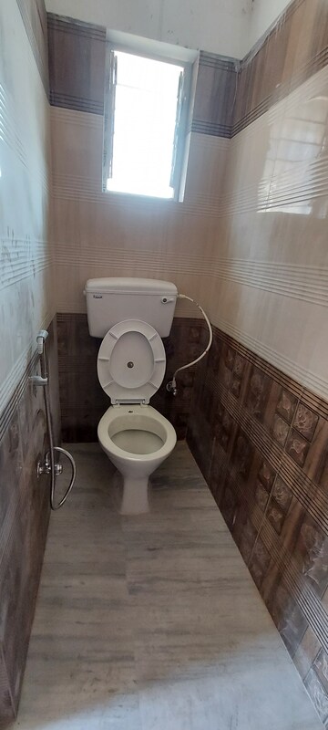 Attached Bathroom in 2 BHK Builder Floor at Naktala – for Sale