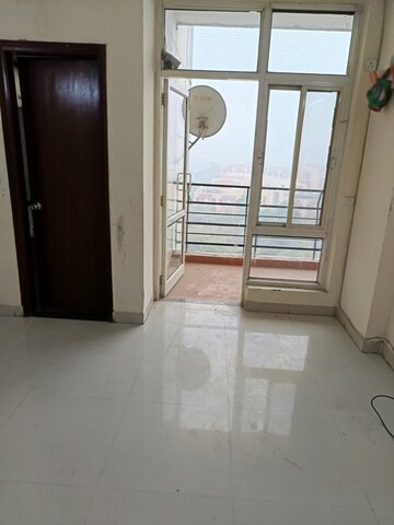 Room in 3 BHK Apartment at Omaxe Grand, Sector 93b – for Sale