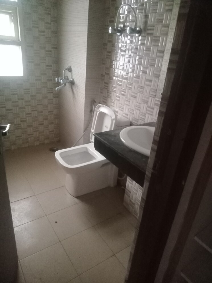 Bathroom, akash-enclave 2.5 Bedroom 1200 Sq.Ft. Apartment In Vrindavan Yojna Lucknow 7818628