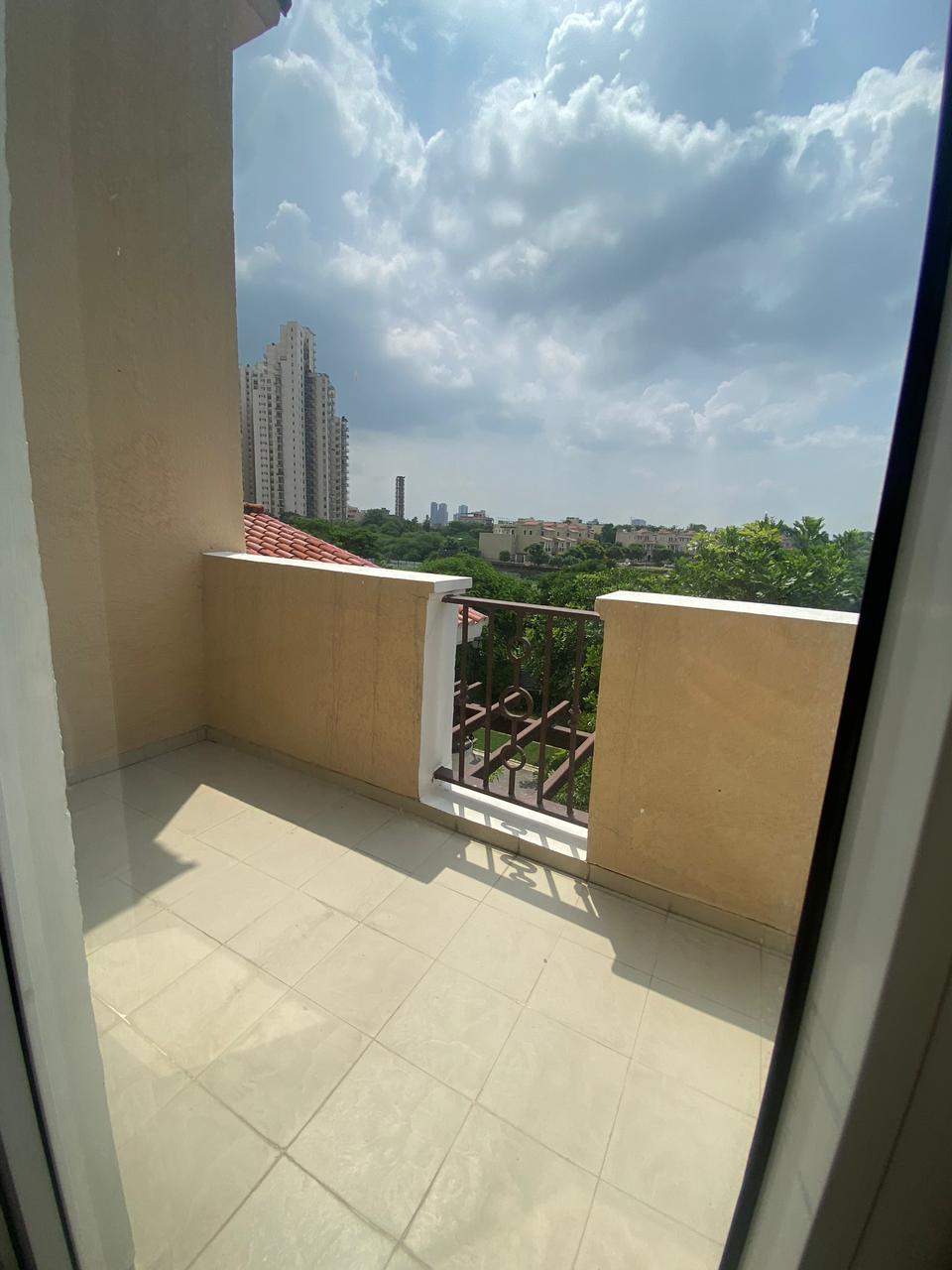 5 BHK + Pooja Room,Servant Room,Extra Room Villa For Sale in Emaar Marbella