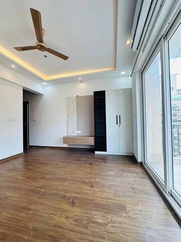 Room in 3 BHK Apartment at Omaxe Grand, Sector 93b – for Rent