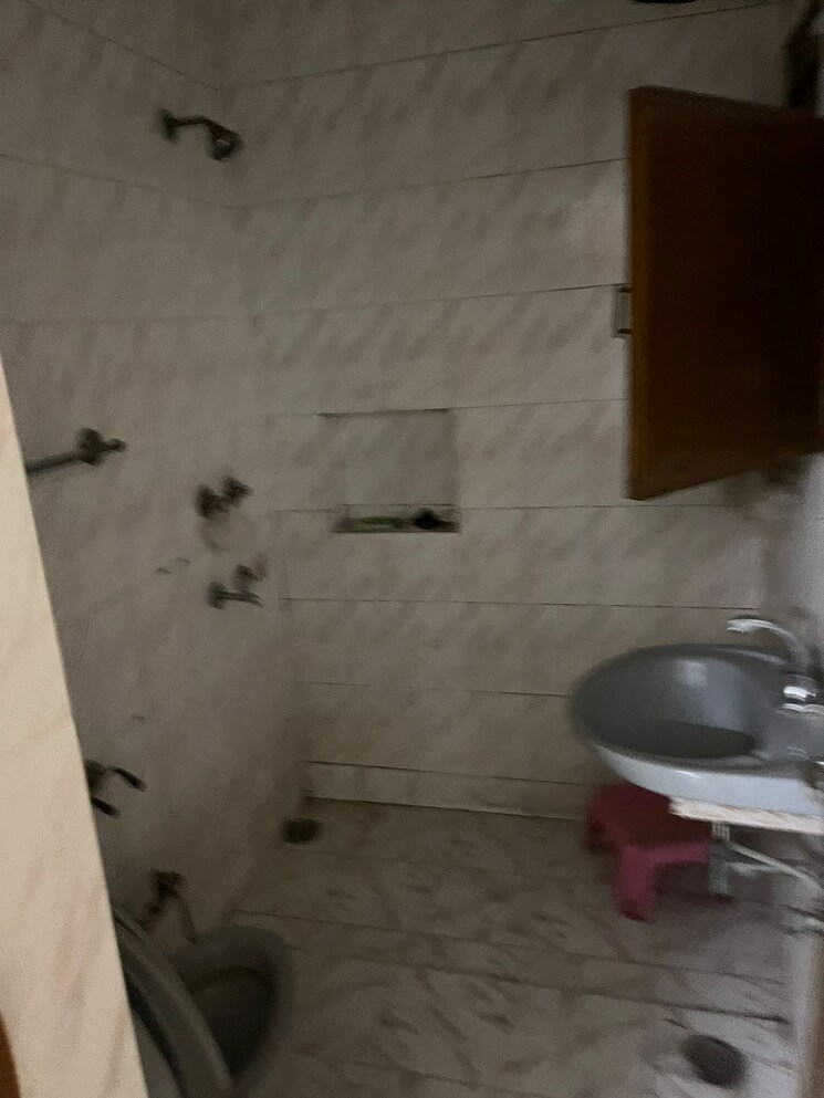 Bathroom, vasant kunj 2 Bedroom 1250 Sq.Ft. Apartment In Vasant Kunj Delhi 7818802