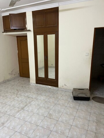 Room in 2 BHK Apartment at Vasant Kunj – for Sale