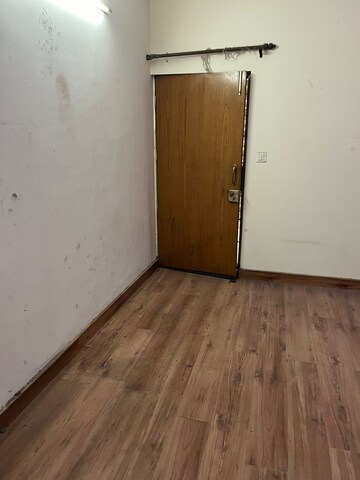 Room in 2 BHK Apartment at Vasant Kunj – for Sale