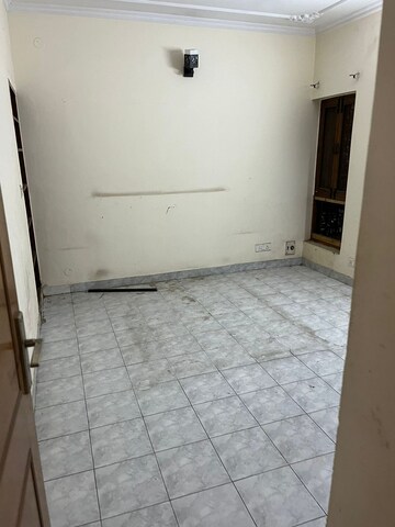 Room in 2 BHK Apartment at Vasant Kunj – for Sale
