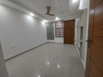 Room in 3 BHK Builder Floor at Sector 85 – for Sale