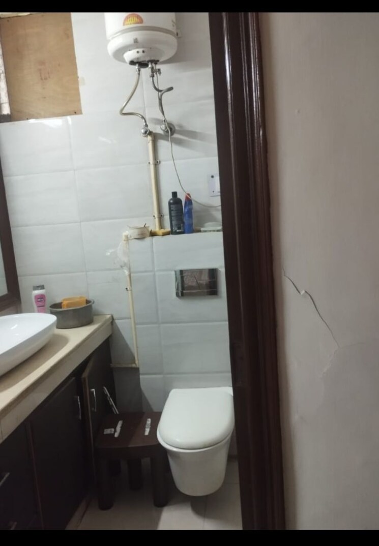 Bathroom, lajpat nagar 2 Bedroom 900 Sq.Ft. Builder Floor In Lajpat Nagar Delhi 7818871