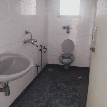 Bathroom in 3 BHK Apartment at Windsor Tower, Andheri West – for Rent