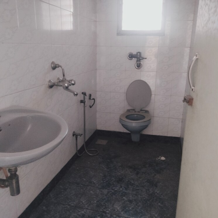 Bathroom, windsor-tower 3 Bedroom 1650 Sq.Ft. Apartment In Andheri West Mumbai 7818945