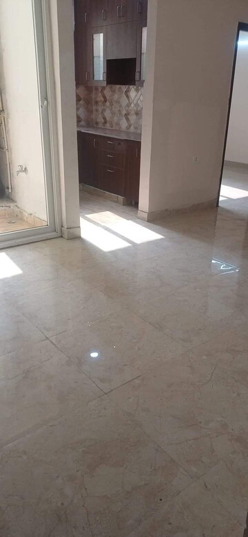 Room in 3 BHK Apartment at Amrapali Centurian Park, Tech Zone 4 Greater Noida – for Sale
