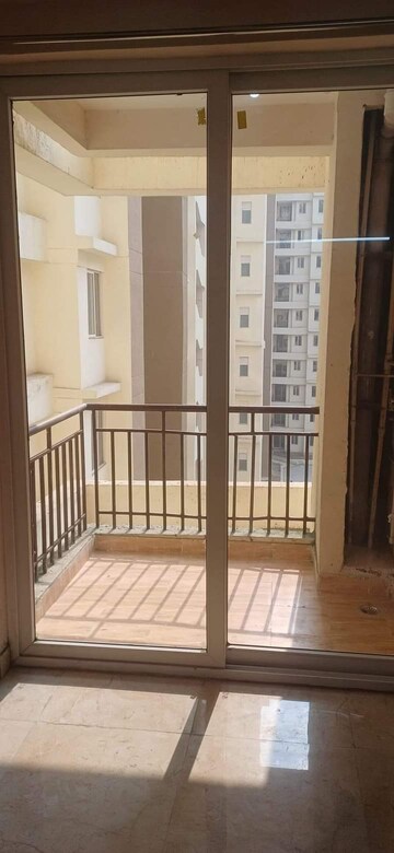Room in 3 BHK Apartment at Amrapali Centurian Park, Tech Zone 4 Greater Noida – for Sale