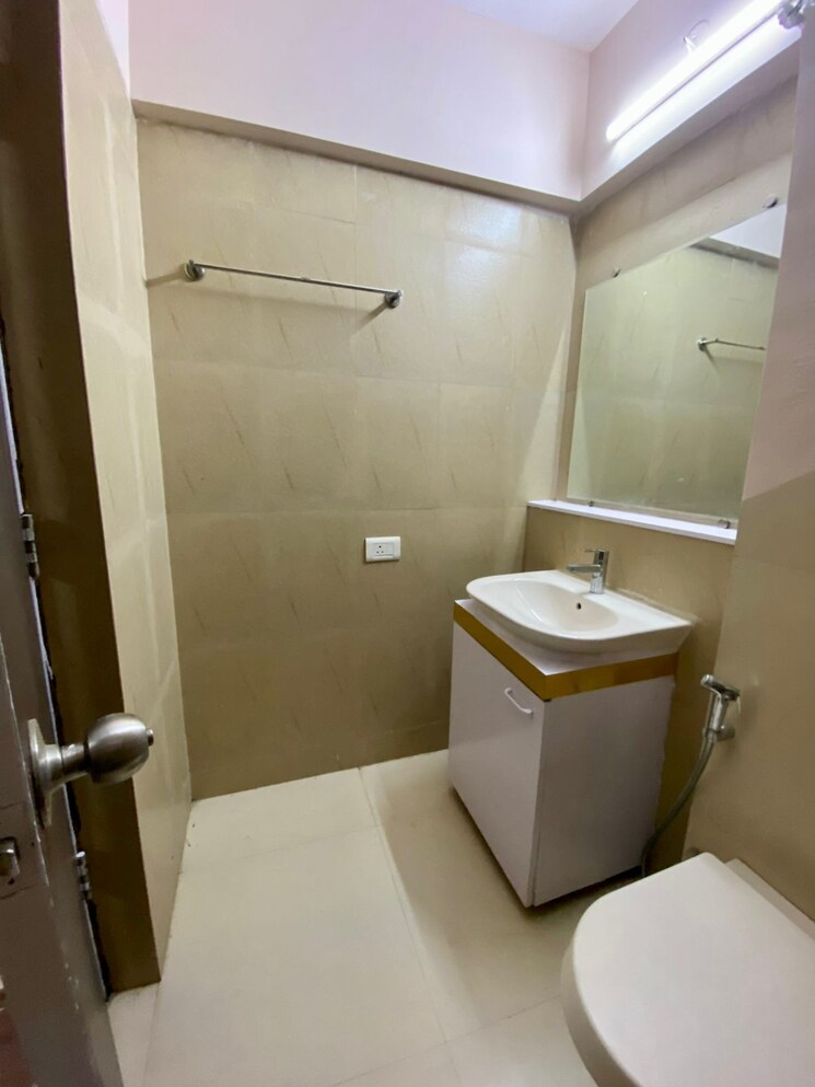 Bathroom, lodha-splendora 3 Bedroom 955 Sq.Ft. Apartment In Ghodbunder Road Thane 7819065