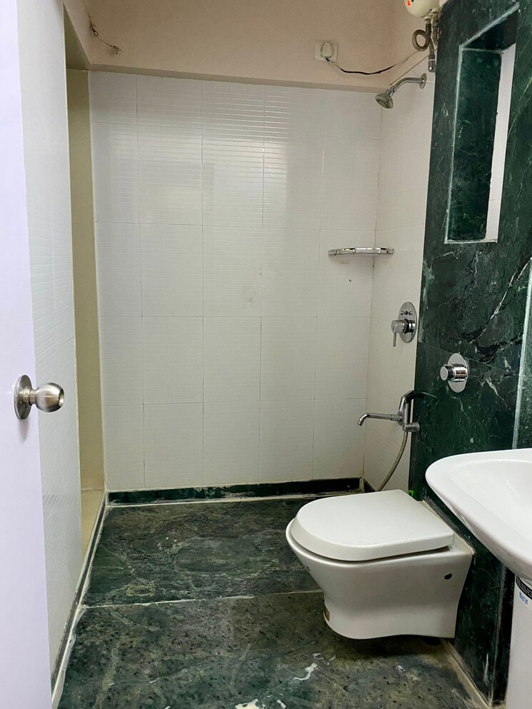 Bathroom, lodha-splendora 3 Bedroom 955 Sq.Ft. Apartment In Ghodbunder Road Thane 7819065