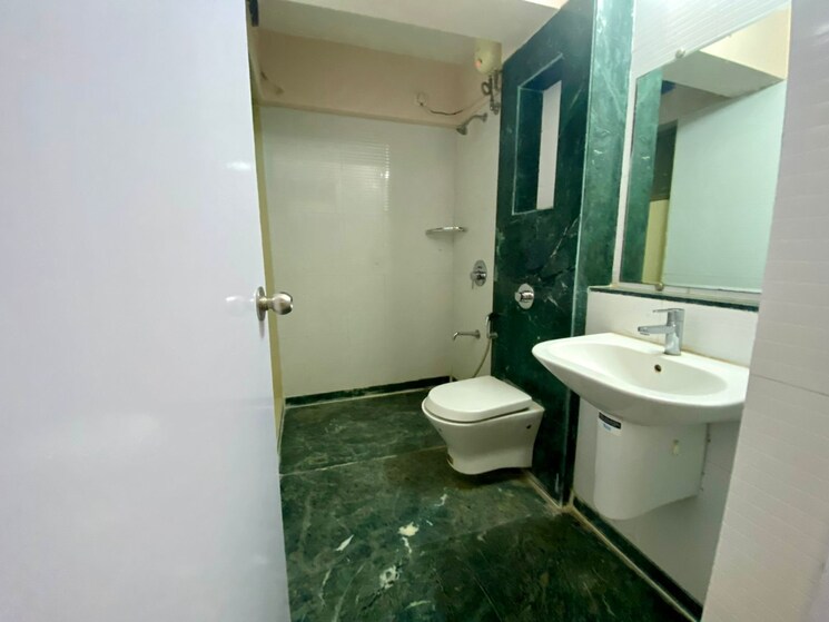 Bathroom, lodha-splendora 3 Bedroom 955 Sq.Ft. Apartment In Ghodbunder Road Thane 7819065