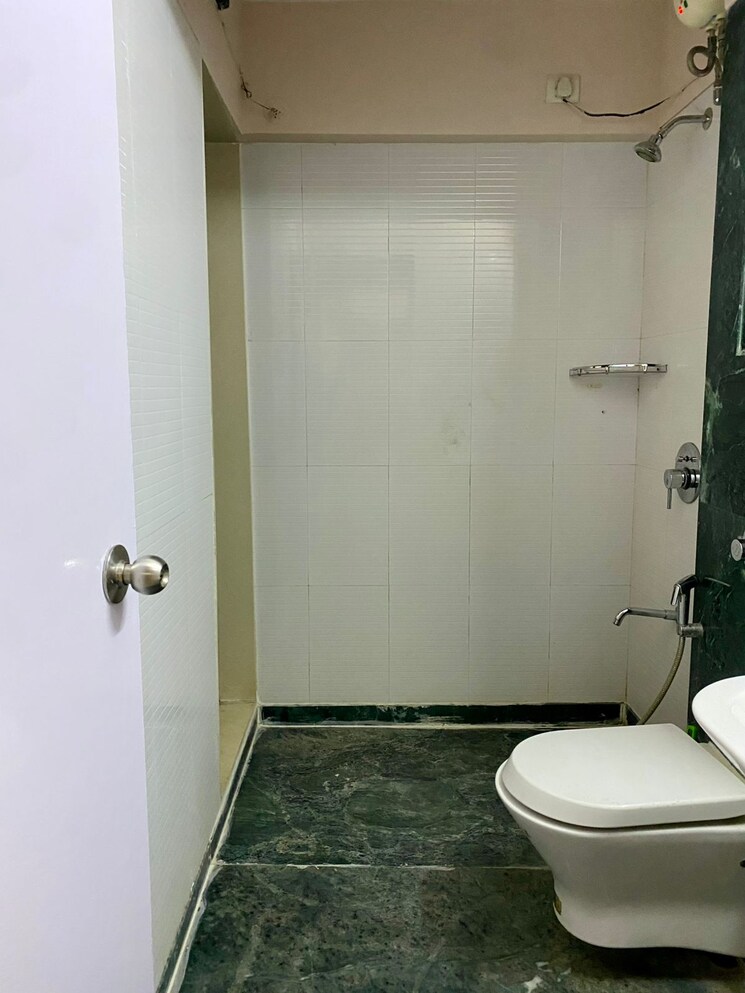 Bathroom, lodha-splendora 3 Bedroom 955 Sq.Ft. Apartment In Ghodbunder Road Thane 7819065