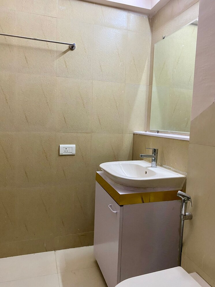 Bathroom, lodha-splendora 3 Bedroom 955 Sq.Ft. Apartment In Ghodbunder Road Thane 7819065