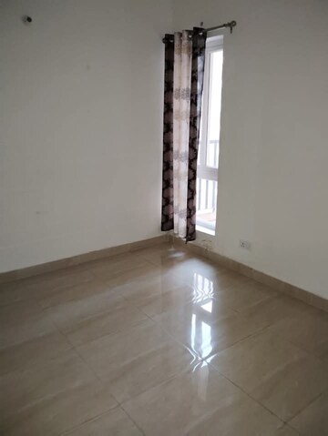 Room in 1 BHK Apartment at Gaur City 2 - 14th Avenue, Sector 16c Greater Noida – for Sale