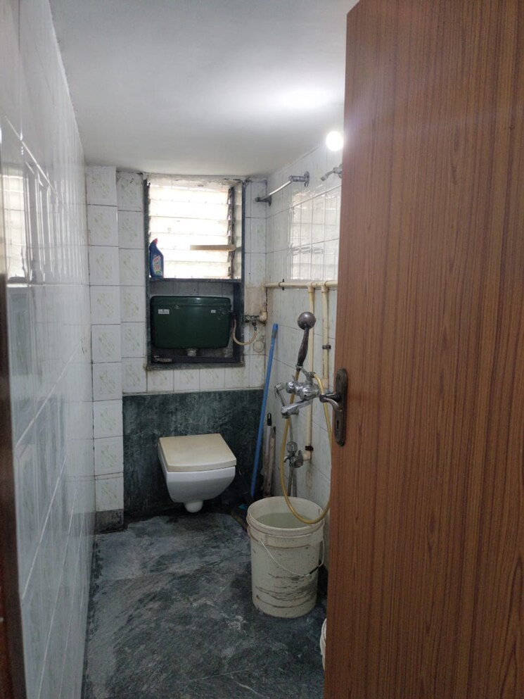 Bathroom, k-raheja-raheja-classique 3 Bedroom 1850 Sq.Ft. Apartment In Andheri West Mumbai 7819168