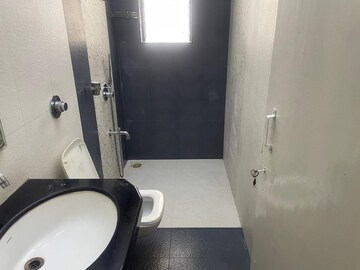 Bathroom in 3 BHK Apartment at The Advantage Raheja Windermere, Andheri West – for Sale