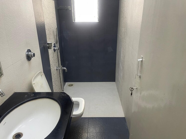 Bathroom, the-advantage-raheja-windermere 3 Bedroom 1325 Sq.Ft. Apartment In Andheri West Mumbai 7819173