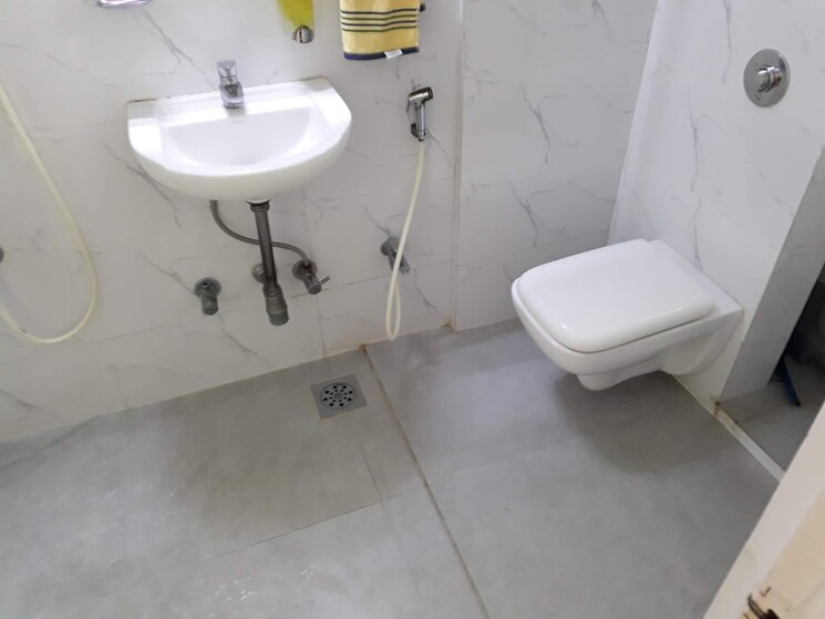 Bathroom, evershine-greens 3 Bedroom 1000 Sq.Ft. Apartment In Andheri West Mumbai 7819175