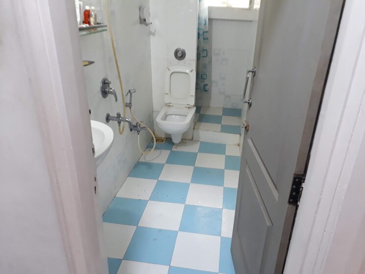 Bathroom, serenity-tower 3 Bedroom 1000 Sq.Ft. Apartment In Andheri West Mumbai 7819186